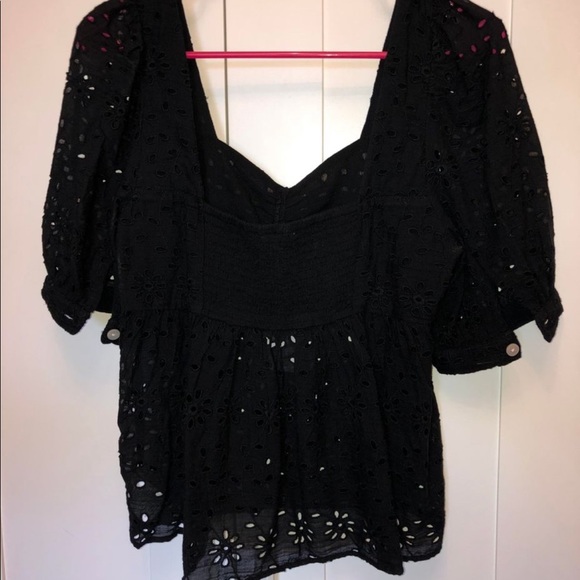 Puff-sleeved Blouse - Picture 2 of 4